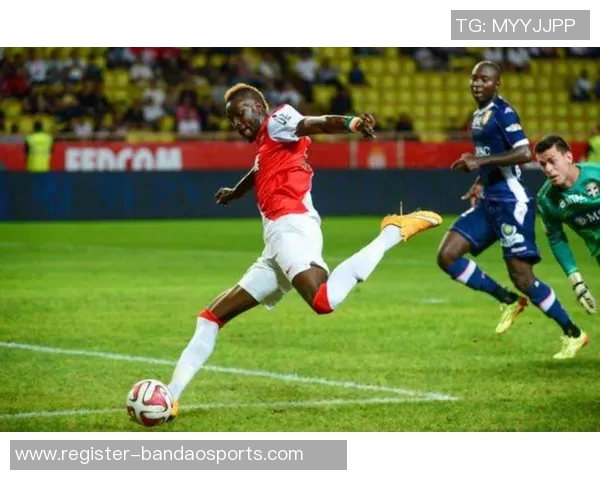 深度探讨张芳的足球人生与成长历程中的挑战与成就 深度探讨张芳的足球人生与成长历程中的挑战与成就